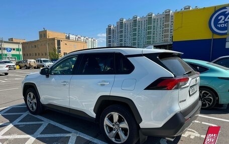 Toyota RAV4, 2021 год, 3 000 000 рублей, 5 фотография