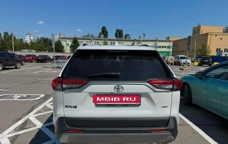 Toyota RAV4, 2021 год, 3 000 000 рублей, 4 фотография