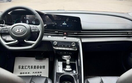 Hyundai Elantra, 2023 год, 1 740 000 рублей, 10 фотография