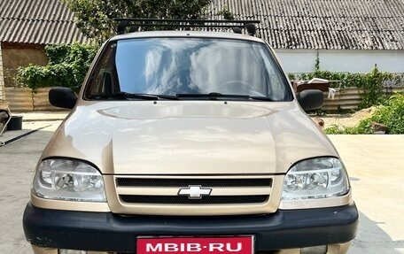 Chevrolet Niva I рестайлинг, 2005 год, 300 000 рублей, 1 фотография