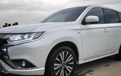 Mitsubishi Outlander III рестайлинг 3, 2022 год, 2 350 000 рублей, 1 фотография