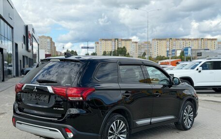 Mitsubishi Outlander III рестайлинг 3, 2019 год, 2 200 000 рублей, 4 фотография
