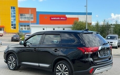Mitsubishi Outlander III рестайлинг 3, 2019 год, 2 200 000 рублей, 6 фотография
