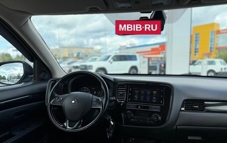 Mitsubishi Outlander III рестайлинг 3, 2019 год, 2 200 000 рублей, 10 фотография