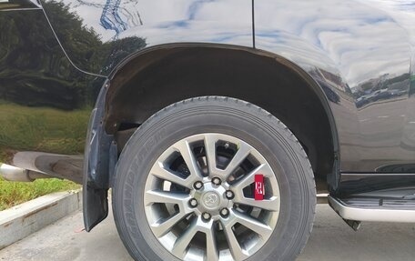 Toyota Land Cruiser Prado 150 рестайлинг 2, 2017 год, 4 850 000 рублей, 10 фотография