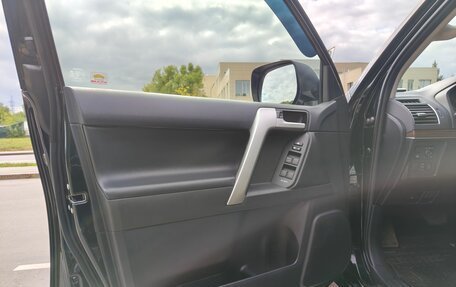 Toyota Land Cruiser Prado 150 рестайлинг 2, 2017 год, 4 850 000 рублей, 13 фотография