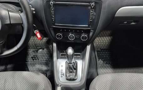 Volkswagen Jetta VI, 2012 год, 945 000 рублей, 13 фотография