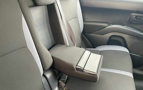 Mitsubishi Outlander III рестайлинг 3, 2008 год, 600 000 рублей, 9 фотография
