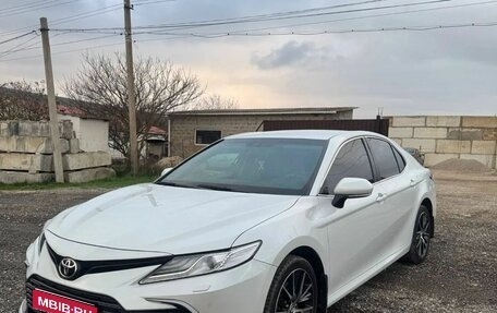 Toyota Camry, 2021 год, 2 700 000 рублей, 1 фотография