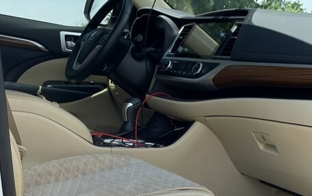 Toyota Highlander III, 2019 год, 4 340 000 рублей, 7 фотография