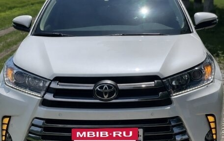 Toyota Highlander III, 2019 год, 4 340 000 рублей, 2 фотография
