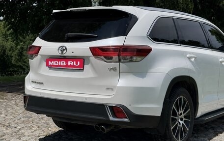 Toyota Highlander III, 2019 год, 4 340 000 рублей, 3 фотография