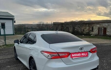Toyota Camry, 2021 год, 2 700 000 рублей, 4 фотография