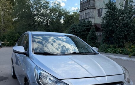 Hyundai Solaris II рестайлинг, 2011 год, 700 000 рублей, 1 фотография
