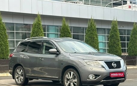 Nissan Pathfinder, 2014 год, 2 175 000 рублей, 1 фотография