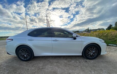 Toyota Camry, 2018 год, 2 200 000 рублей, 4 фотография