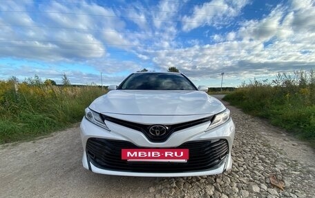 Toyota Camry, 2018 год, 2 200 000 рублей, 2 фотография