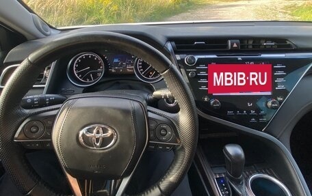 Toyota Camry, 2018 год, 2 200 000 рублей, 10 фотография
