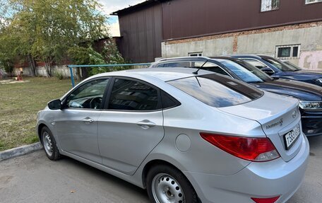 Hyundai Solaris II рестайлинг, 2011 год, 700 000 рублей, 4 фотография