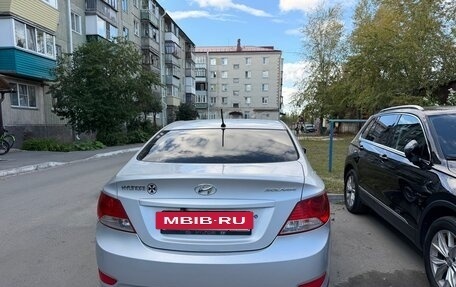 Hyundai Solaris II рестайлинг, 2011 год, 700 000 рублей, 2 фотография