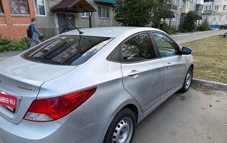 Hyundai Solaris II рестайлинг, 2011 год, 700 000 рублей, 3 фотография