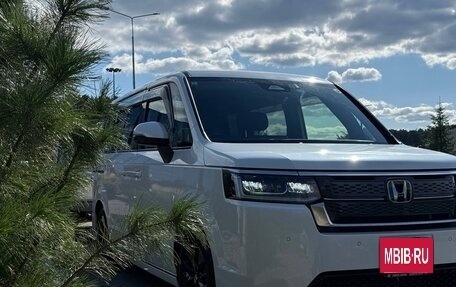 Honda Stepwgn, 2022 год, 2 880 000 рублей, 2 фотография