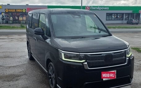 Honda Stepwgn, 2023 год, 3 300 000 рублей, 2 фотография