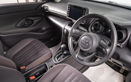Toyota Yaris Cross, 2020 год, 2 099 000 рублей, 9 фотография