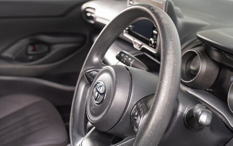 Toyota Yaris Cross, 2020 год, 2 099 000 рублей, 13 фотография