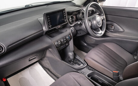 Toyota Yaris Cross, 2020 год, 2 099 000 рублей, 18 фотография