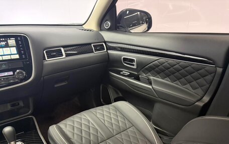 Mitsubishi Outlander III рестайлинг 3, 2022 год, 1 620 000 рублей, 14 фотография