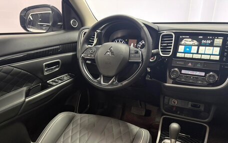 Mitsubishi Outlander III рестайлинг 3, 2022 год, 1 620 000 рублей, 12 фотография