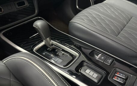 Mitsubishi Outlander III рестайлинг 3, 2022 год, 1 620 000 рублей, 13 фотография
