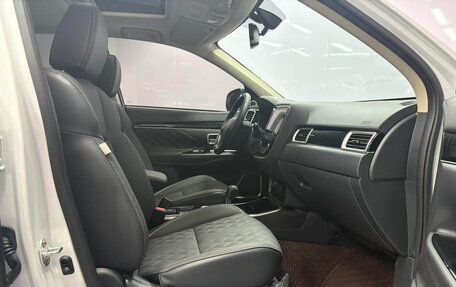 Mitsubishi Outlander III рестайлинг 3, 2022 год, 1 620 000 рублей, 15 фотография