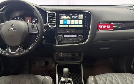 Mitsubishi Outlander III рестайлинг 3, 2022 год, 1 620 000 рублей, 9 фотография