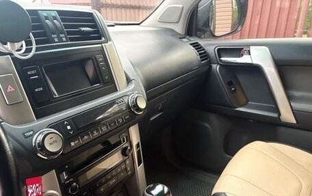 Toyota Land Cruiser Prado 150 рестайлинг 2, 2009 год, 2 700 000 рублей, 10 фотография
