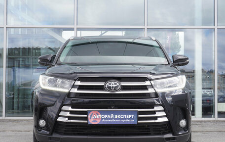 Toyota Highlander III, 2019 год, 3 899 000 рублей, 2 фотография