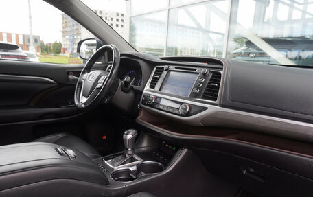 Toyota Highlander III, 2019 год, 3 899 000 рублей, 23 фотография