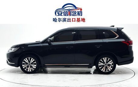 Mitsubishi Outlander III рестайлинг 3, 2022 год, 1 600 000 рублей, 4 фотография