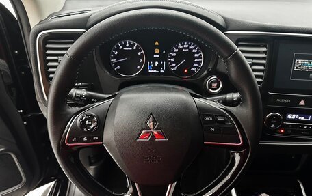 Mitsubishi Outlander III рестайлинг 3, 2022 год, 1 600 000 рублей, 13 фотография
