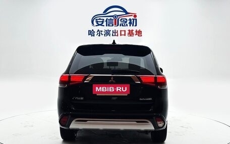 Mitsubishi Outlander III рестайлинг 3, 2022 год, 1 600 000 рублей, 6 фотография