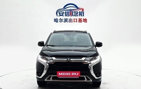 Mitsubishi Outlander III рестайлинг 3, 2022 год, 1 600 000 рублей, 2 фотография
