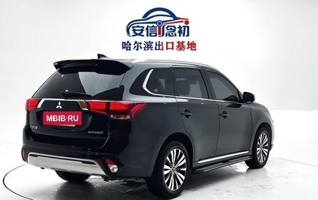 Mitsubishi Outlander III рестайлинг 3, 2022 год, 1 600 000 рублей, 7 фотография