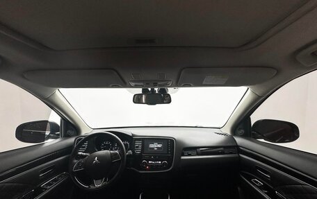 Mitsubishi Outlander III рестайлинг 3, 2022 год, 1 600 000 рублей, 14 фотография
