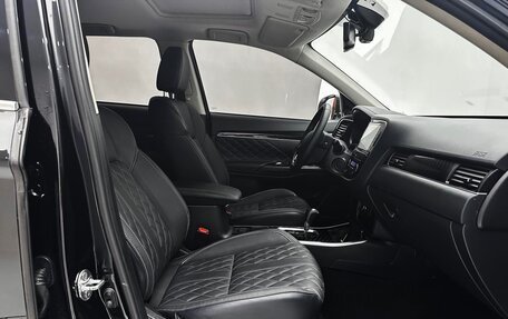 Mitsubishi Outlander III рестайлинг 3, 2022 год, 1 600 000 рублей, 19 фотография