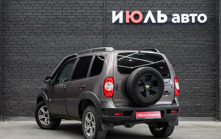 Chevrolet Niva I рестайлинг, 2017 год, 680 000 рублей, 6 фотография