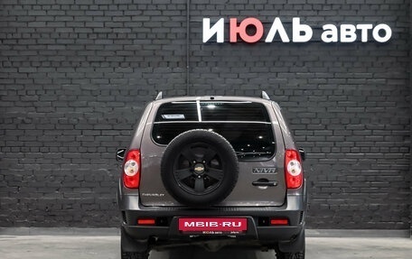 Chevrolet Niva I рестайлинг, 2017 год, 680 000 рублей, 5 фотография
