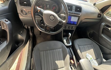 Volkswagen Polo VI (EU Market), 2015 год, 340 000 рублей, 13 фотография
