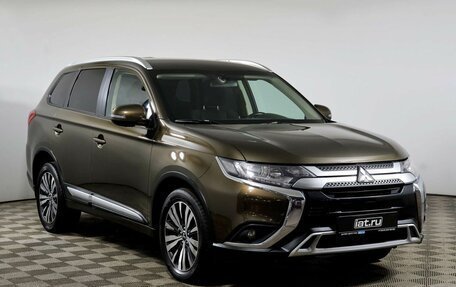 Mitsubishi Outlander III рестайлинг 3, 2018 год, 1 675 000 рублей, 3 фотография