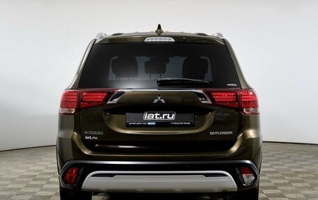 Mitsubishi Outlander III рестайлинг 3, 2018 год, 1 675 000 рублей, 6 фотография
